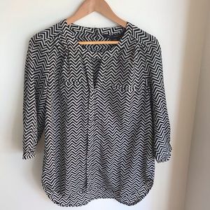 Black and white zig zap top